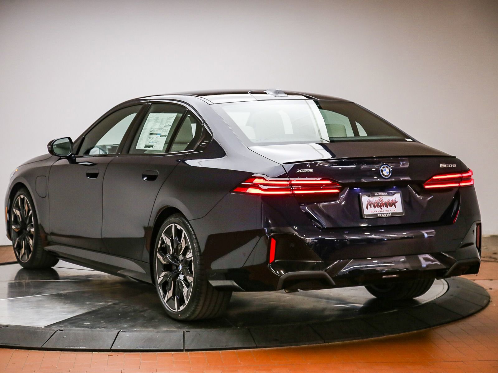 New 2027 BMW 550e xDrive AWD/4WD image 3