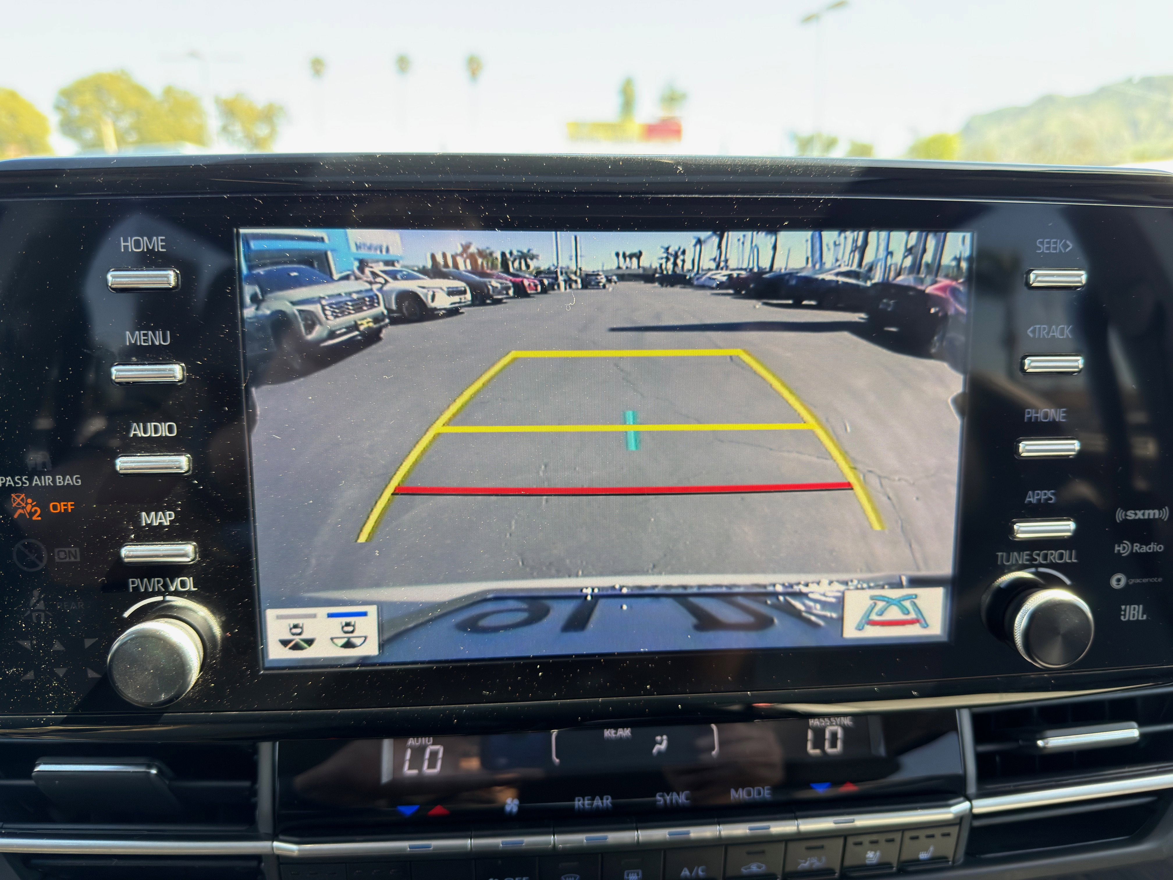 Used 2023 Toyota Sienna Limited image 36