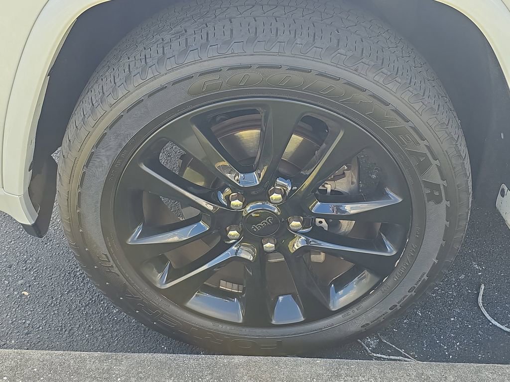 Used 2019 Jeep Grand Cherokee Altitude image 5