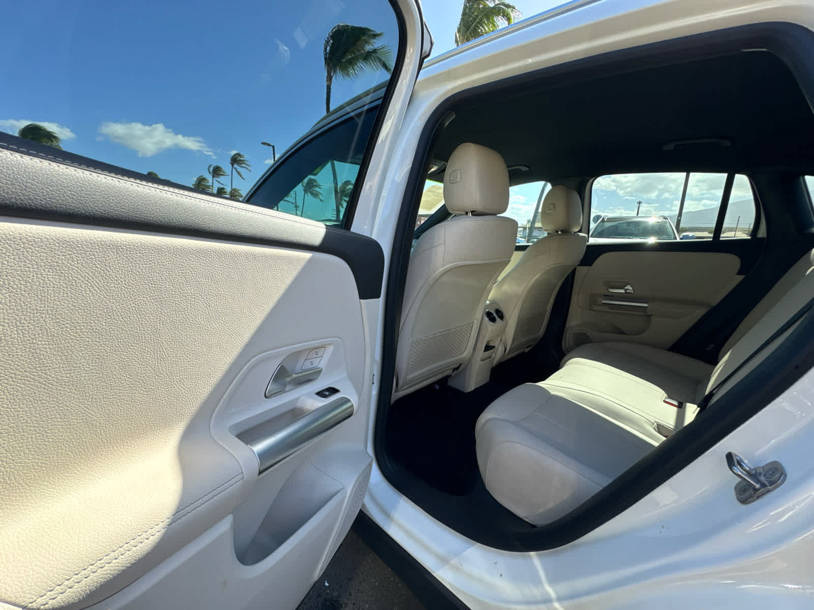 Used 2025 Mercedes-Benz GLA 250 4MATIC image 17