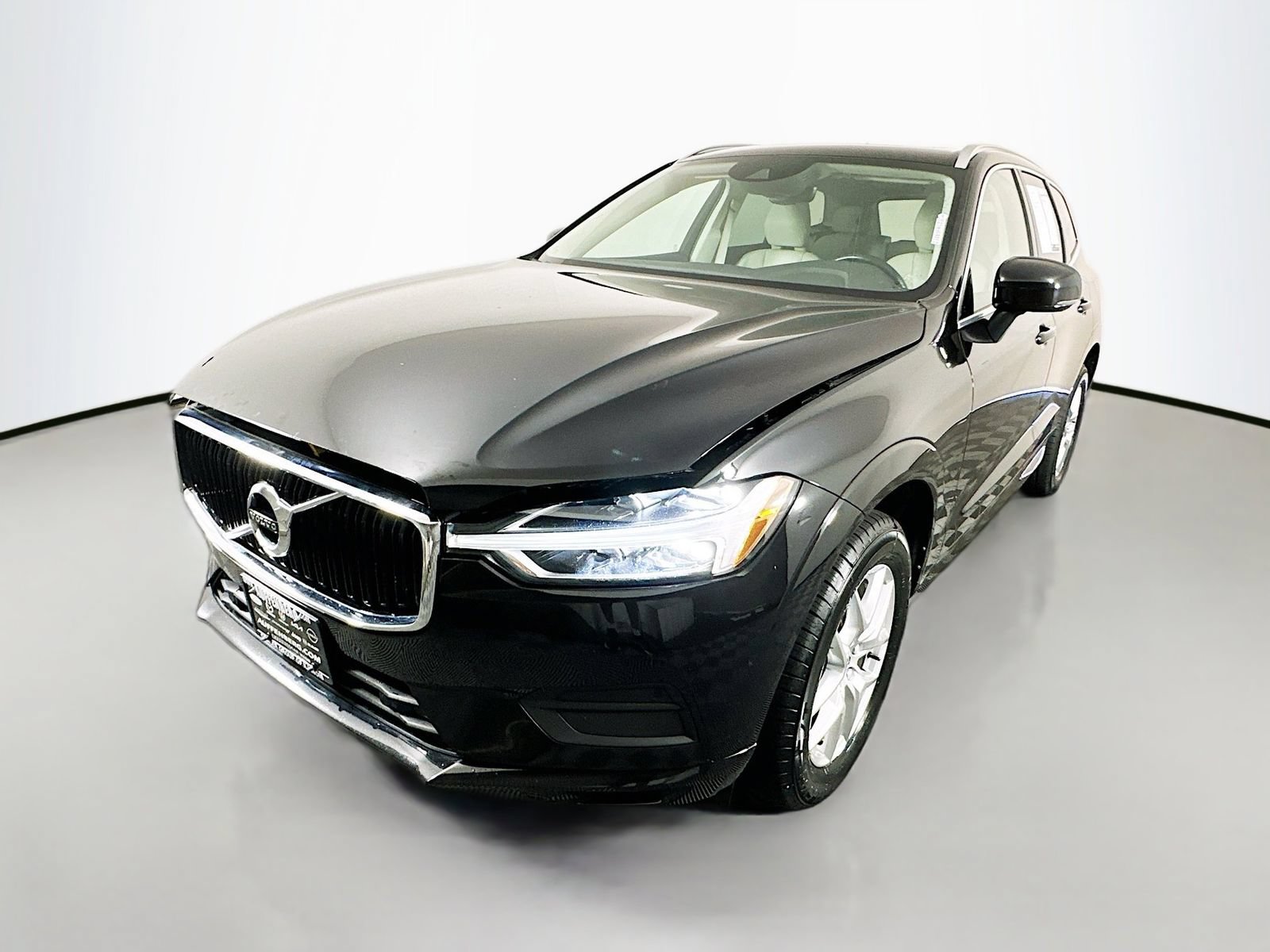 Used 2020 Volvo XC60 T5 Momentum FWD image 3