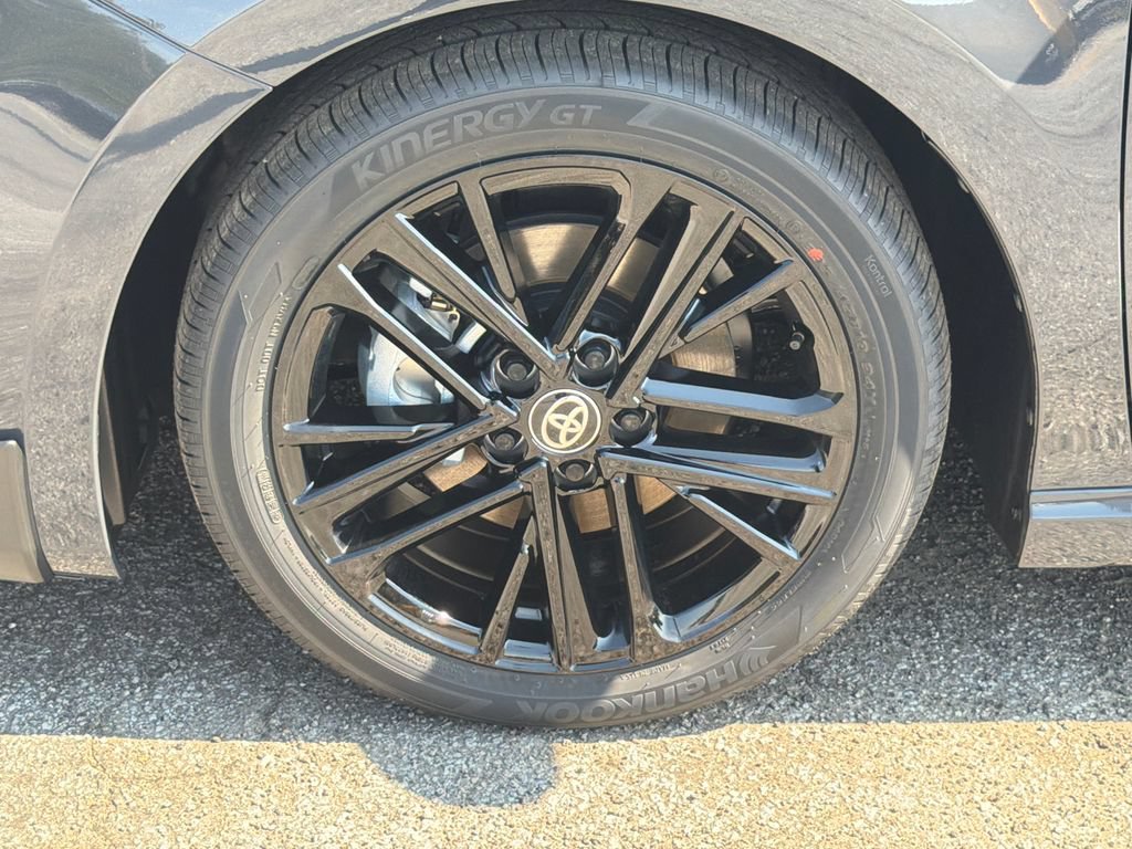 New 2026 Toyota Camry Hybrid FWD image 11