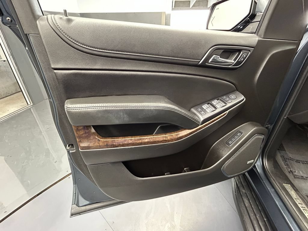 Used 2020 Chevrolet Suburban LT RWD image 22