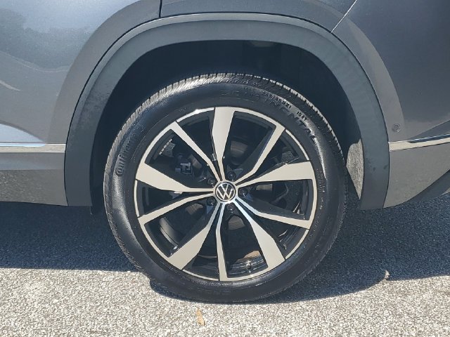 Used 2024 Volkswagen Atlas Cross Sport SEL Premium R-Line AWD/4WD image 34
