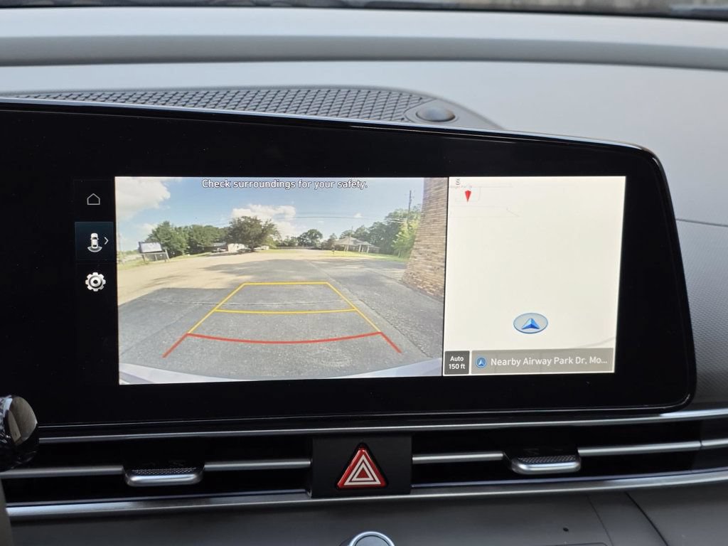 Used 2025 Hyundai Elantra SEL FWD image 13