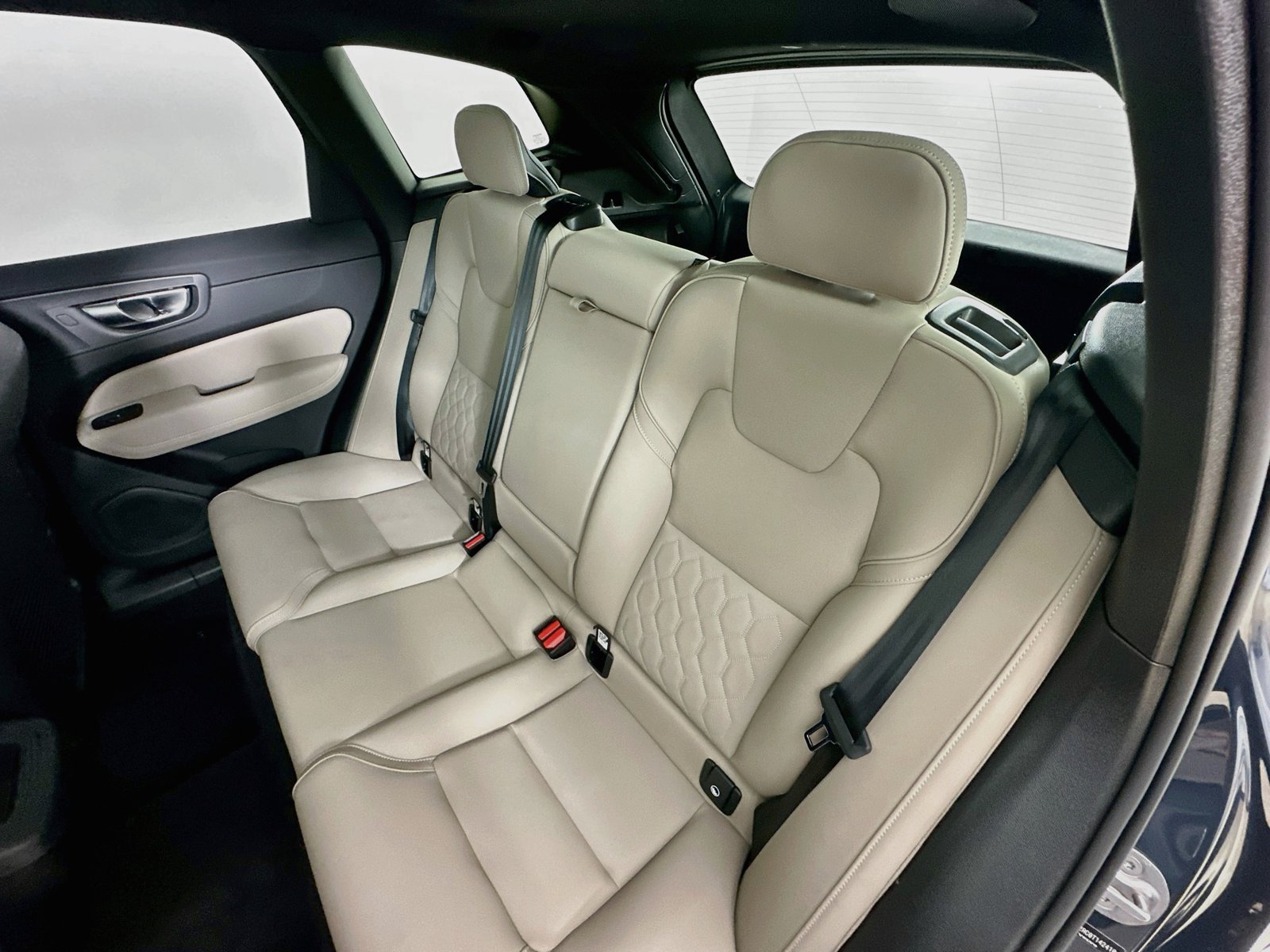 New 2026 Volvo XC60 B5 Plus w/ Protection Package Premier AWD/4WD image 35
