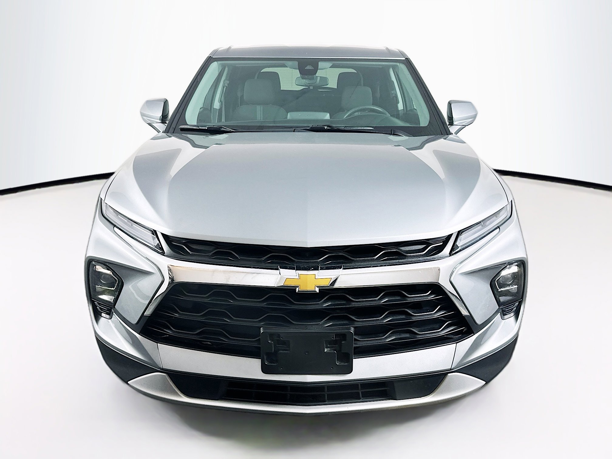 Used 2025 Chevrolet Blazer LT FWD image 2