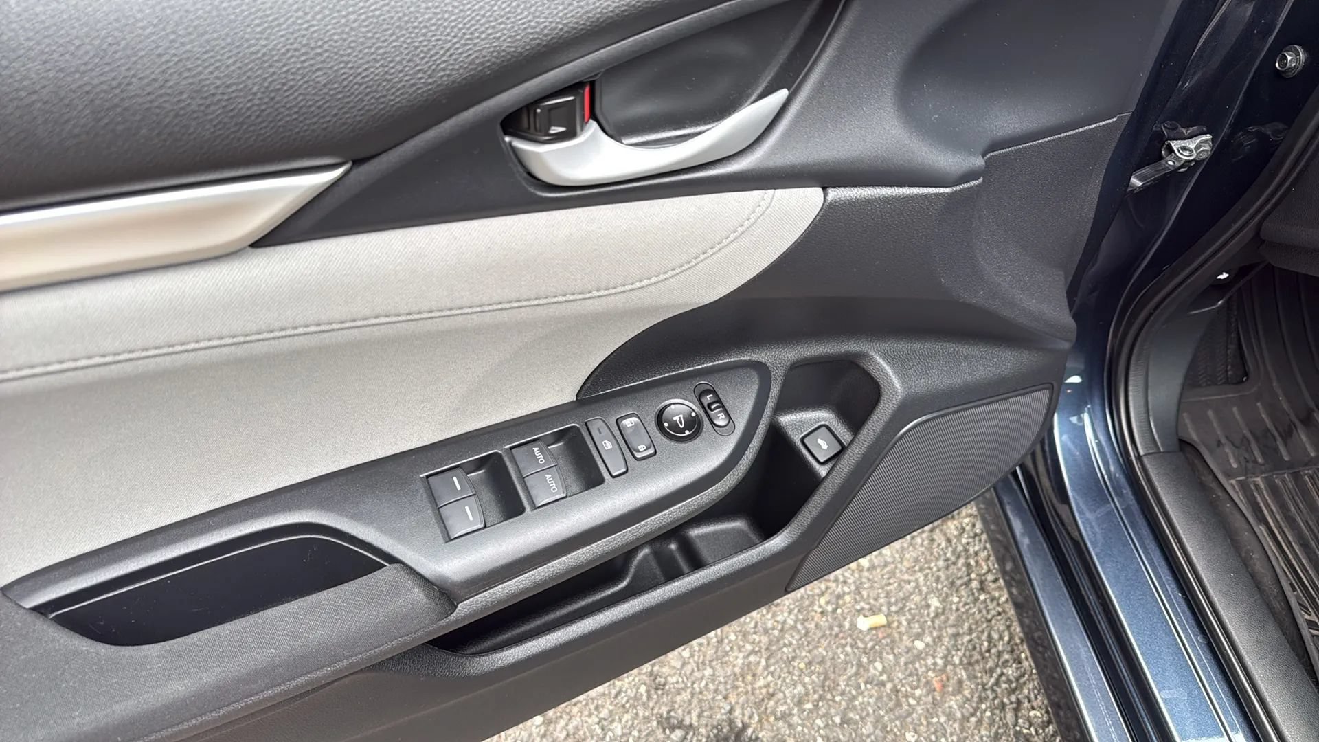 Used 2020 Honda Civic EX image 14