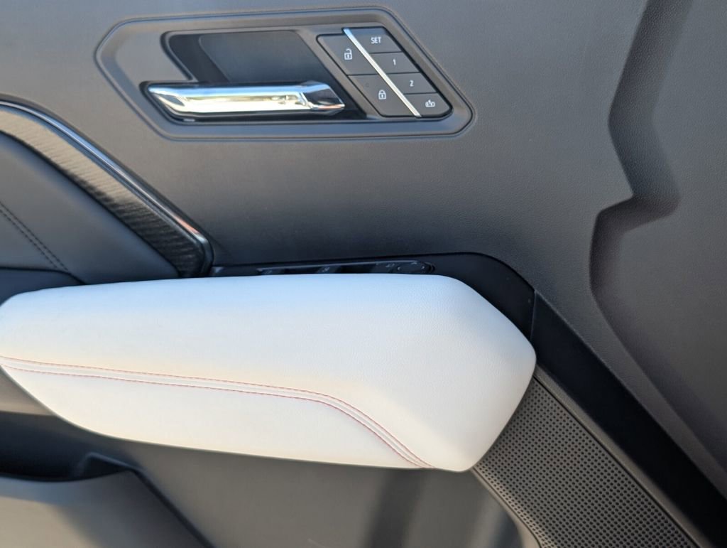 Used 2024 GMC Canyon AT4X image 31