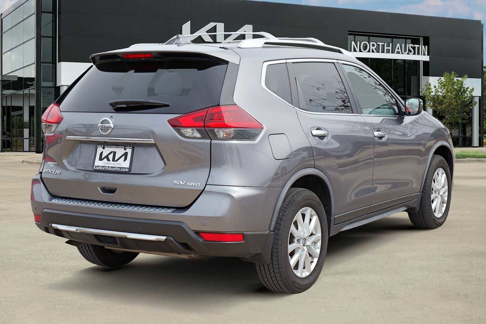 Used 2020 Nissan Rogue SV image 6