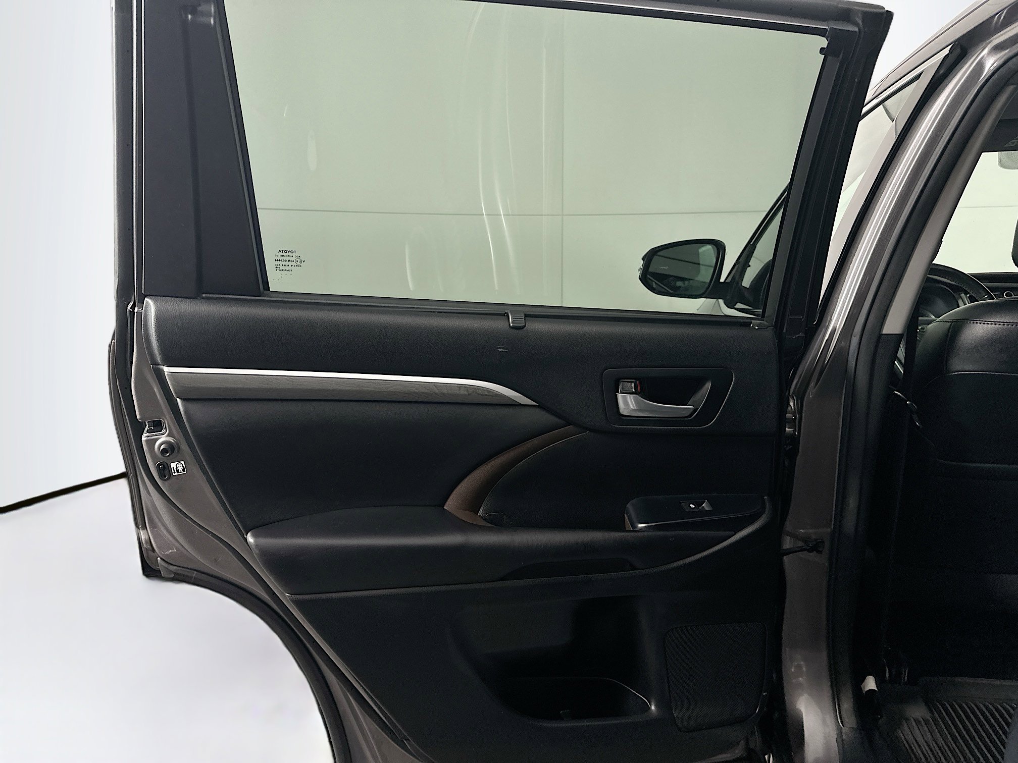 Used 2017 Toyota Highlander Limited image 26