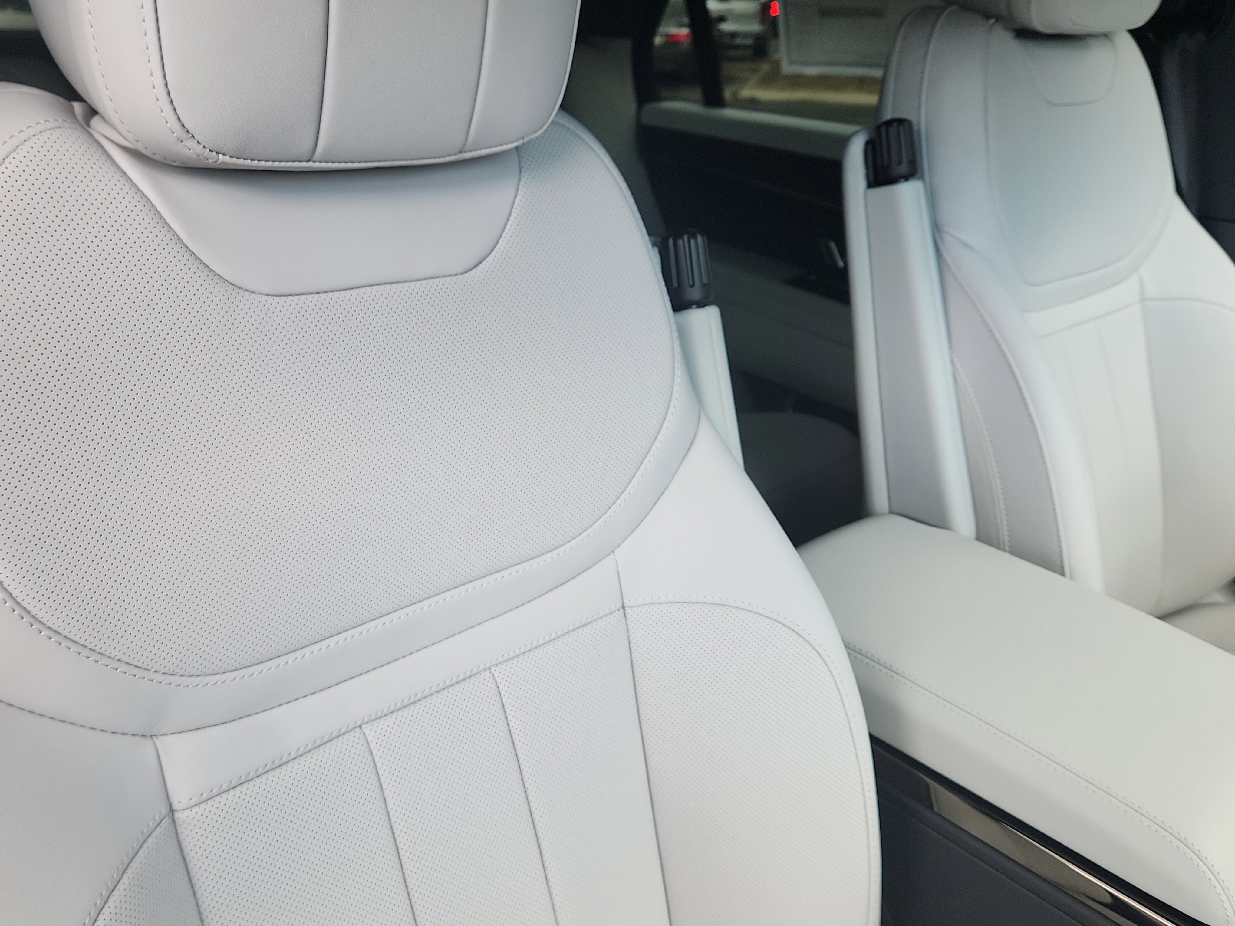 New 2025 Land Rover Range Rover Sport SE image 19