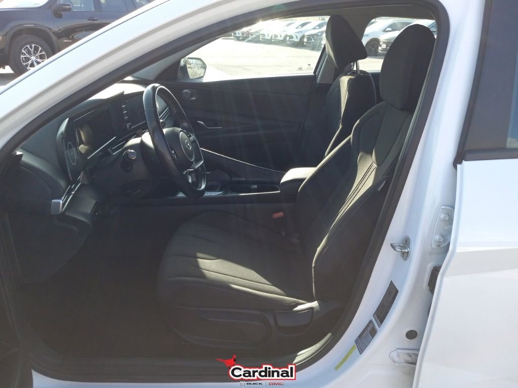 Used 2022 Hyundai Elantra SEL w/ Convenience Package image 16