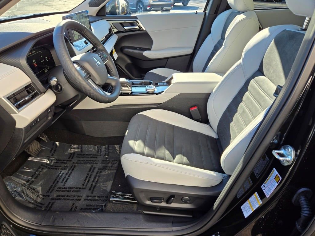 New 2026 Mitsubishi Outlander SE image 15