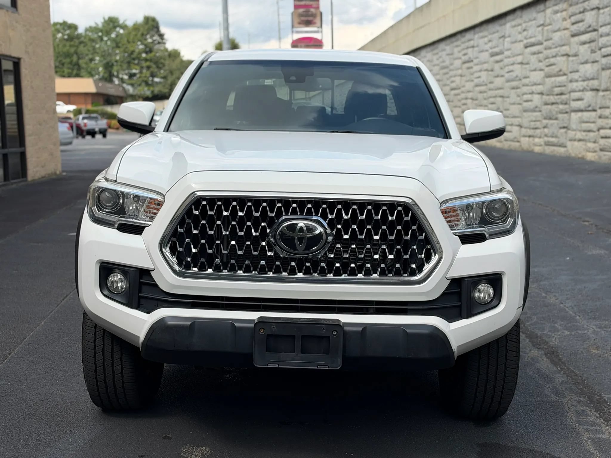 Used 2019 Toyota Tacoma TRD Off-Road w/ Technology Package AWD/4WD image 9