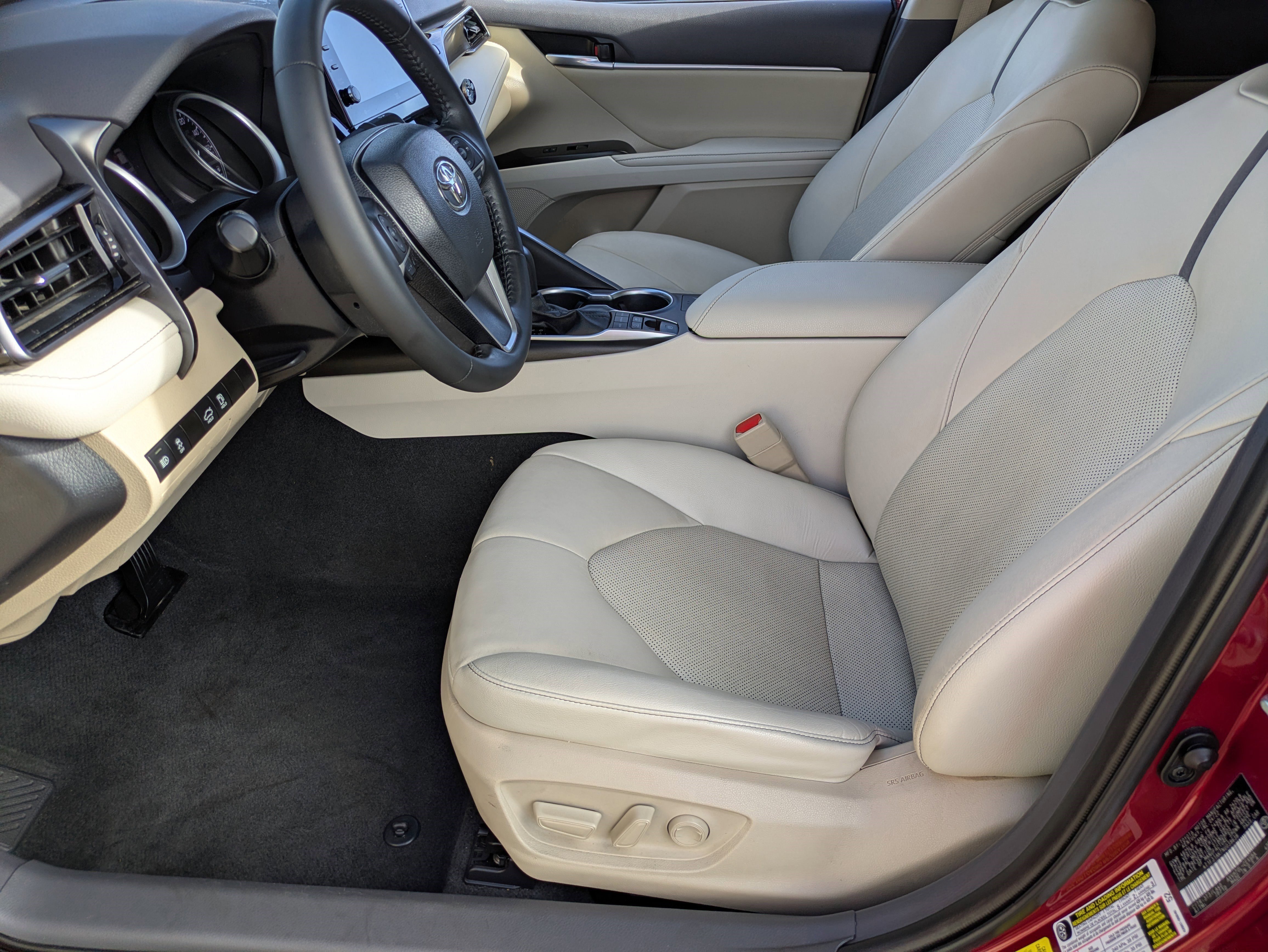 Used 2022 Toyota Camry XLE w/ Navigation Upgrade Package FWD image 17