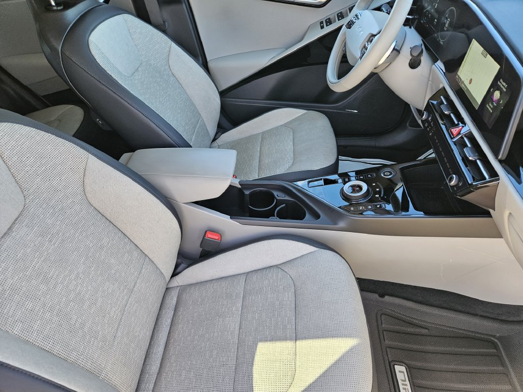 Certified 2024 Kia Niro Wave FWD image 14