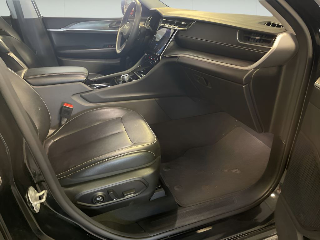 Used 2023 Jeep Grand Cherokee Limited image 19