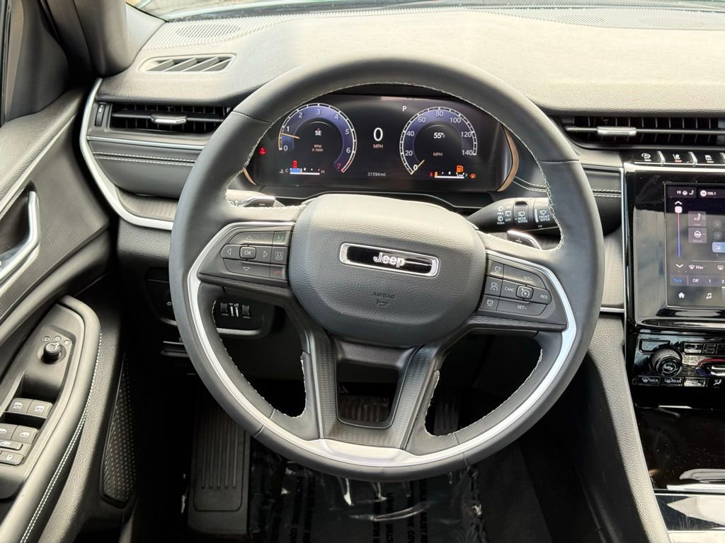 Used 2025 Jeep Grand Cherokee Altitude image 22