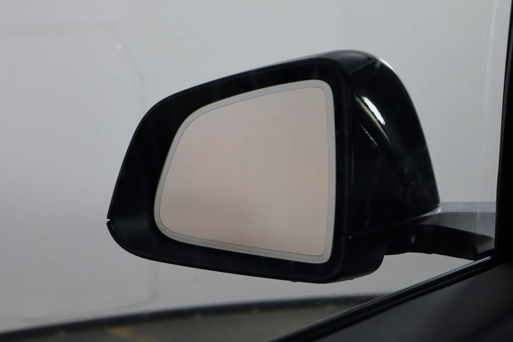 Used 2024 Tesla Model Y Long Range AWD/4WD image 45