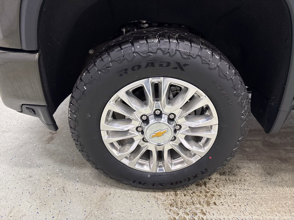 Used 2022 Chevrolet Silverado 3500 High Country w/ Z71 Off-Road Package AWD/4WD image 8
