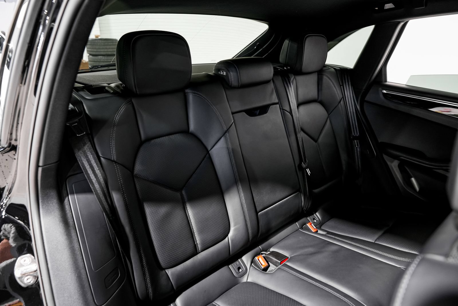 Used 2024 Porsche Macan AWD/4WD image 29