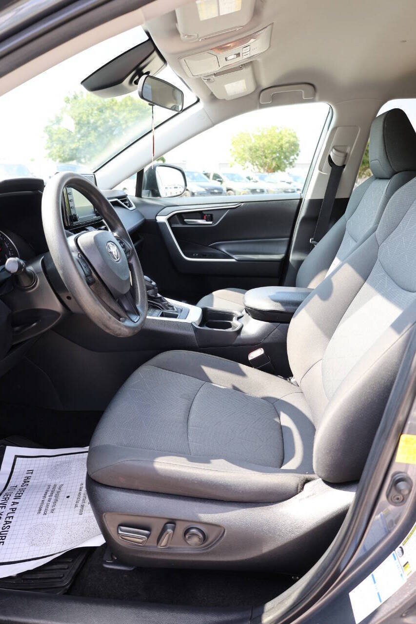 Used 2021 Toyota RAV4 XLE AWD/4WD image 13