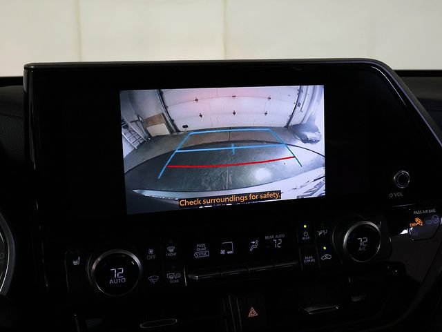 Used 2024 Toyota Highlander XLE AWD/4WD image 18