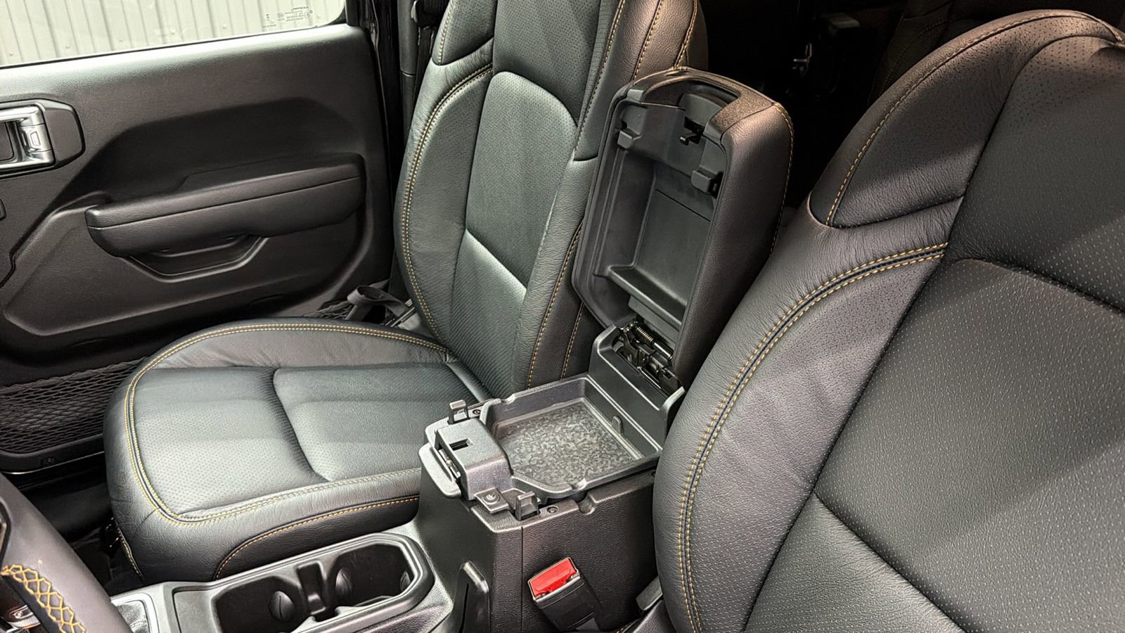 Used 2024 Jeep Wrangler Unlimited image 28