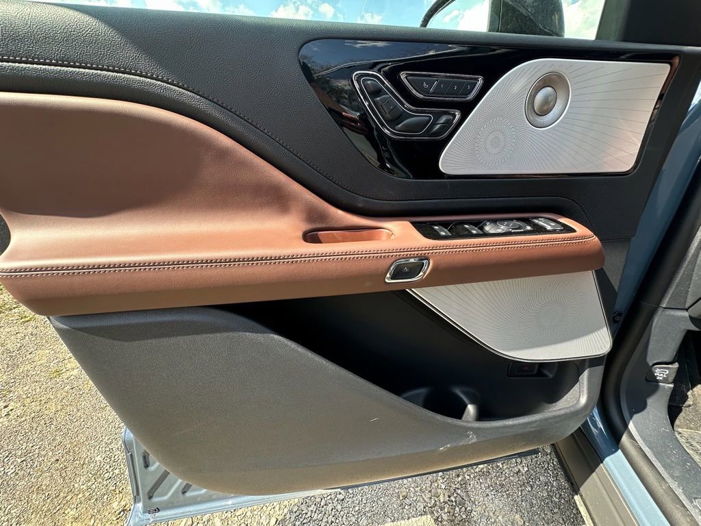 New 2026 Lincoln Aviator Reserve AWD/4WD image 18