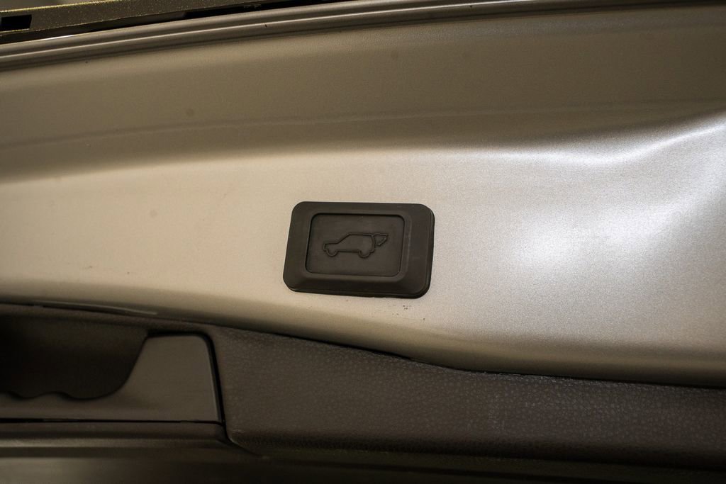 Used 2023 Toyota RAV4 Limited image 6