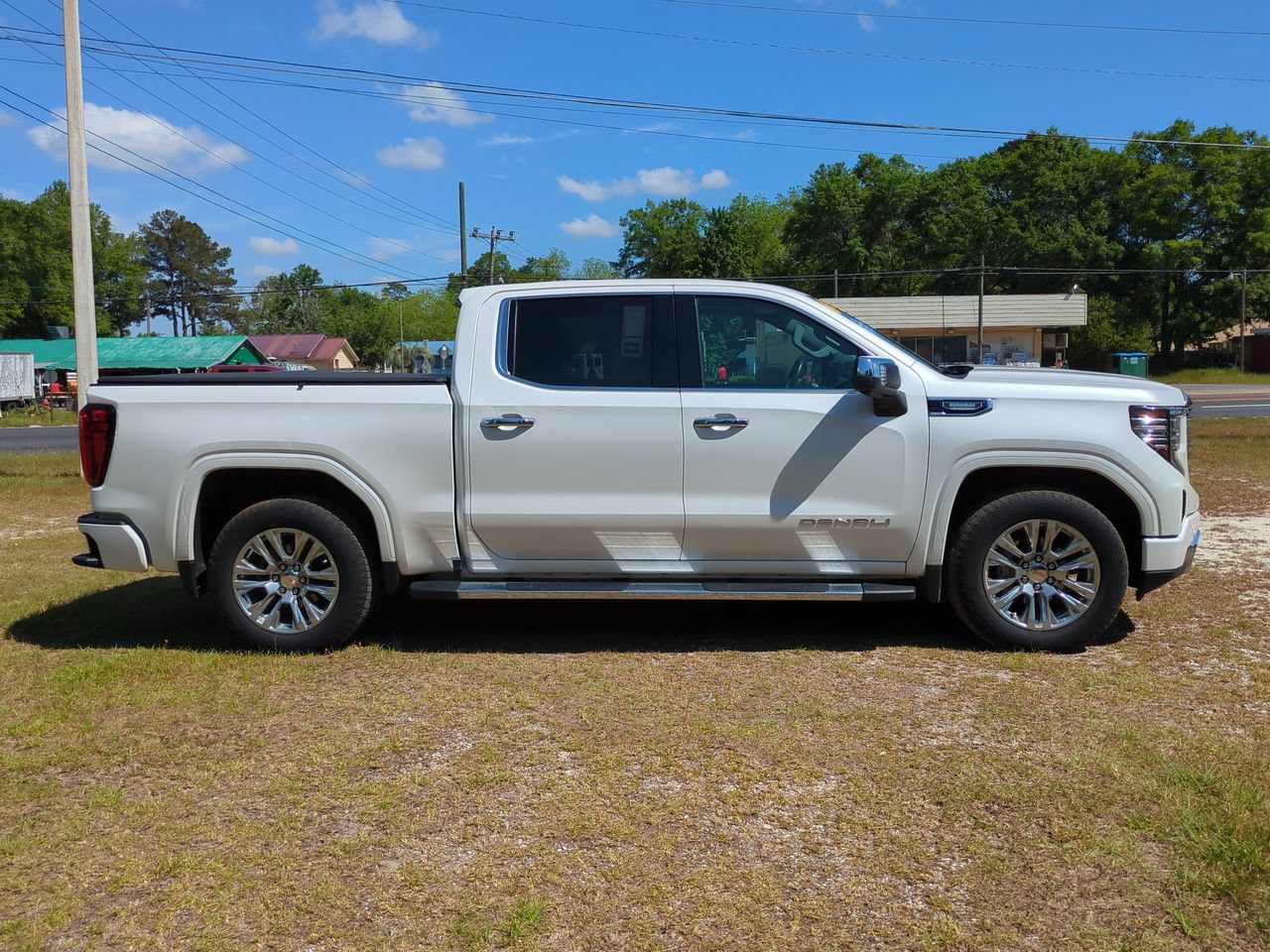 Used 2024 GMC Sierra 1500 Denali w/ Technology Package AWD/4WD image 3
