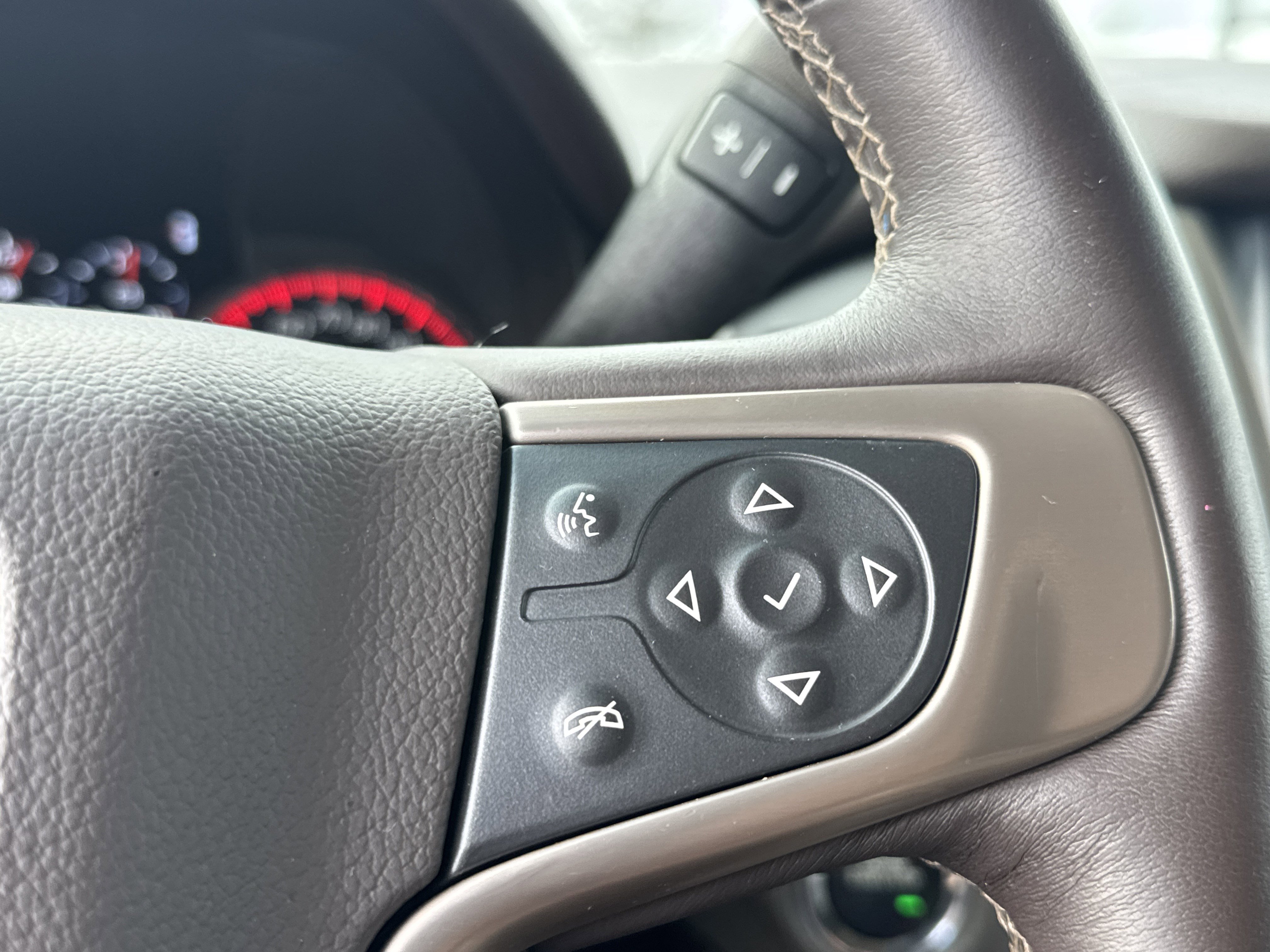 Used 2016 GMC Yukon XL Denali w/ Open Road Package image 22