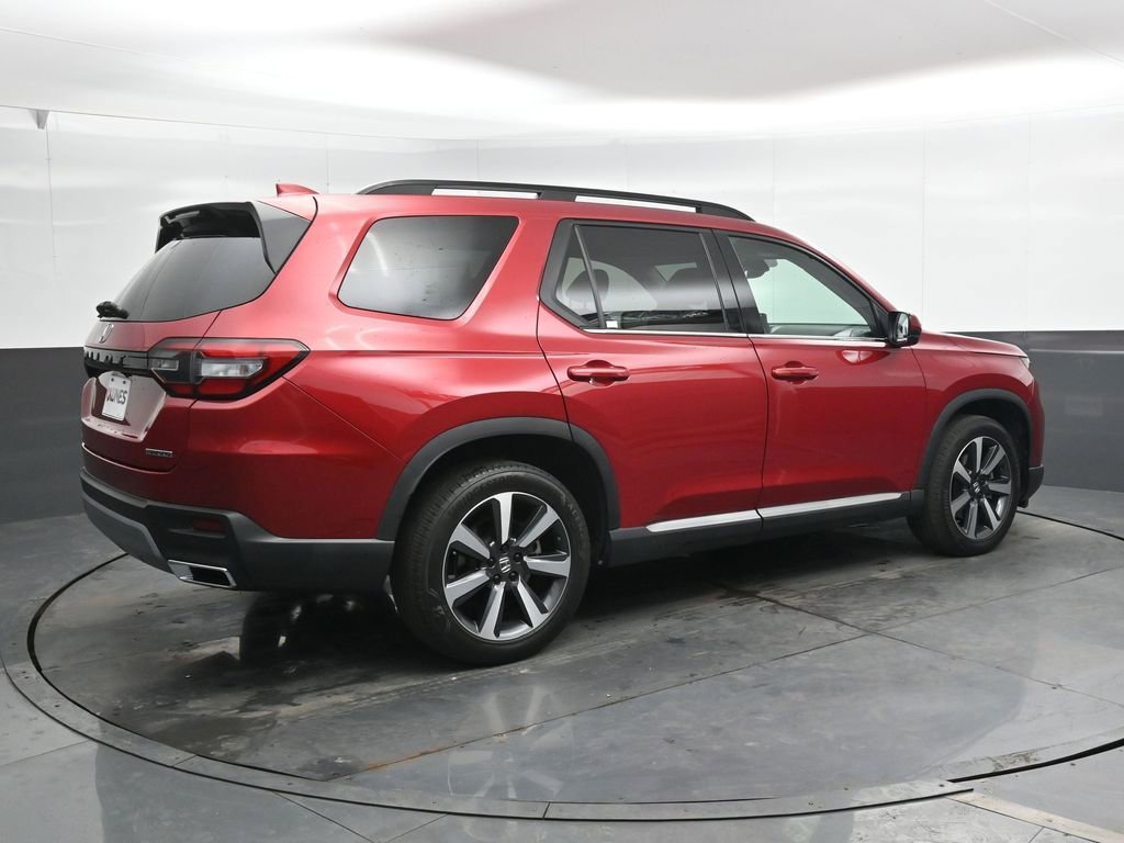 Used 2024 Honda Pilot Touring image 2