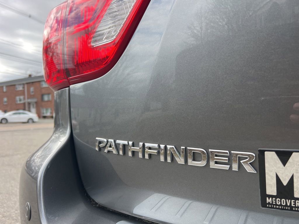 Used 2020 Nissan Pathfinder SV image 11