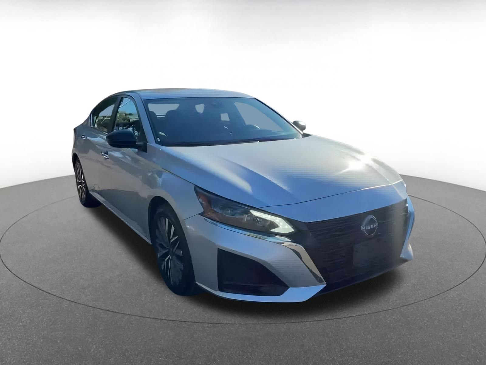 Used 2024 Nissan Altima 2.5 SV image 3