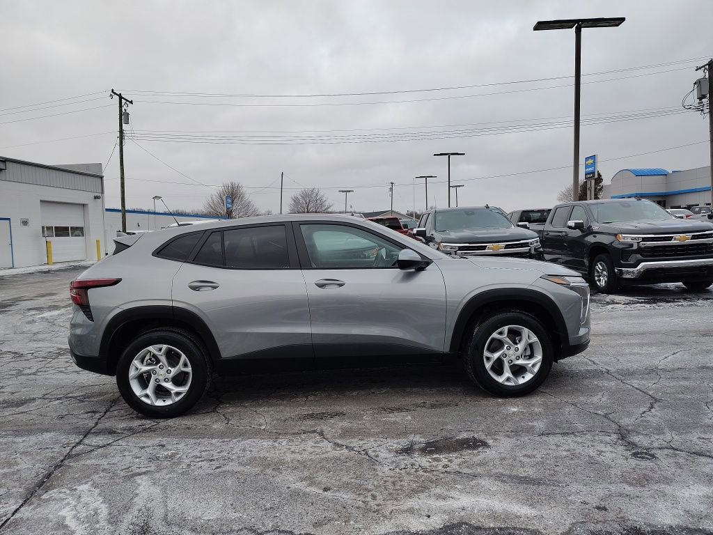 New 2026 Chevrolet Trax LS w/ LS Convenience Package image 2