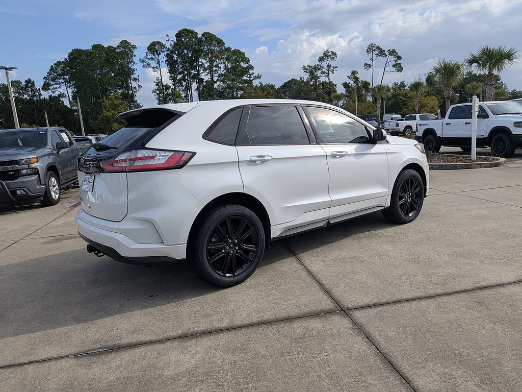 Used 2022 Ford Edge ST-Line w/ Class II Trailer Tow Package AWD/4WD image 3