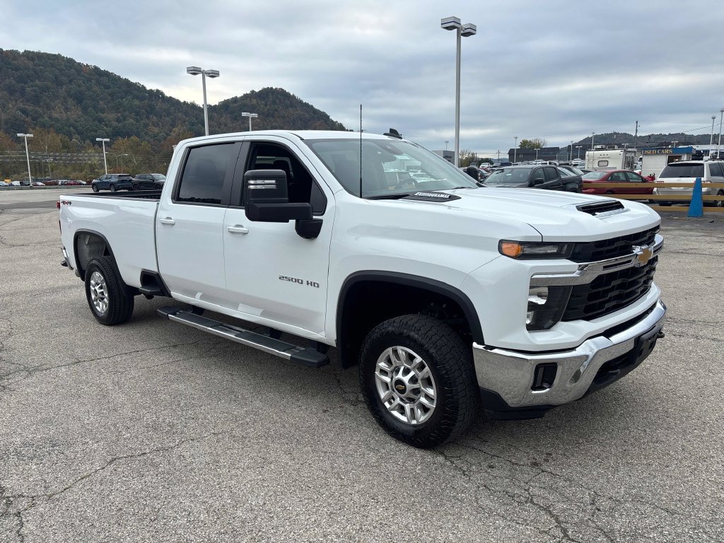 Used 2025 Chevrolet Silverado 2500 LT w/ Convenience Package AWD/4WD image 7