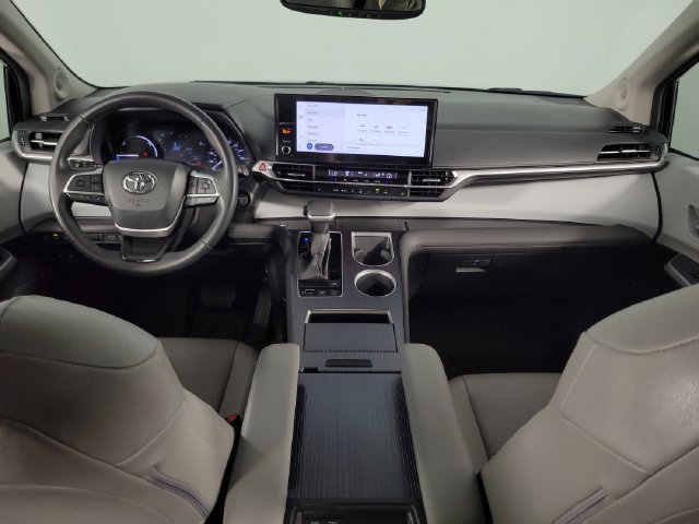 Used 2025 Toyota Sienna XLE w/ XLE Plus Package FWD image 28