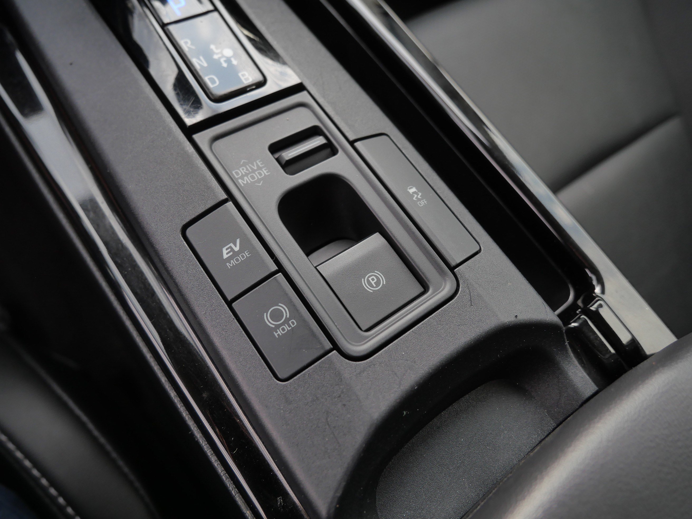 Certified 2025 Toyota Prius XLE FWD image 35