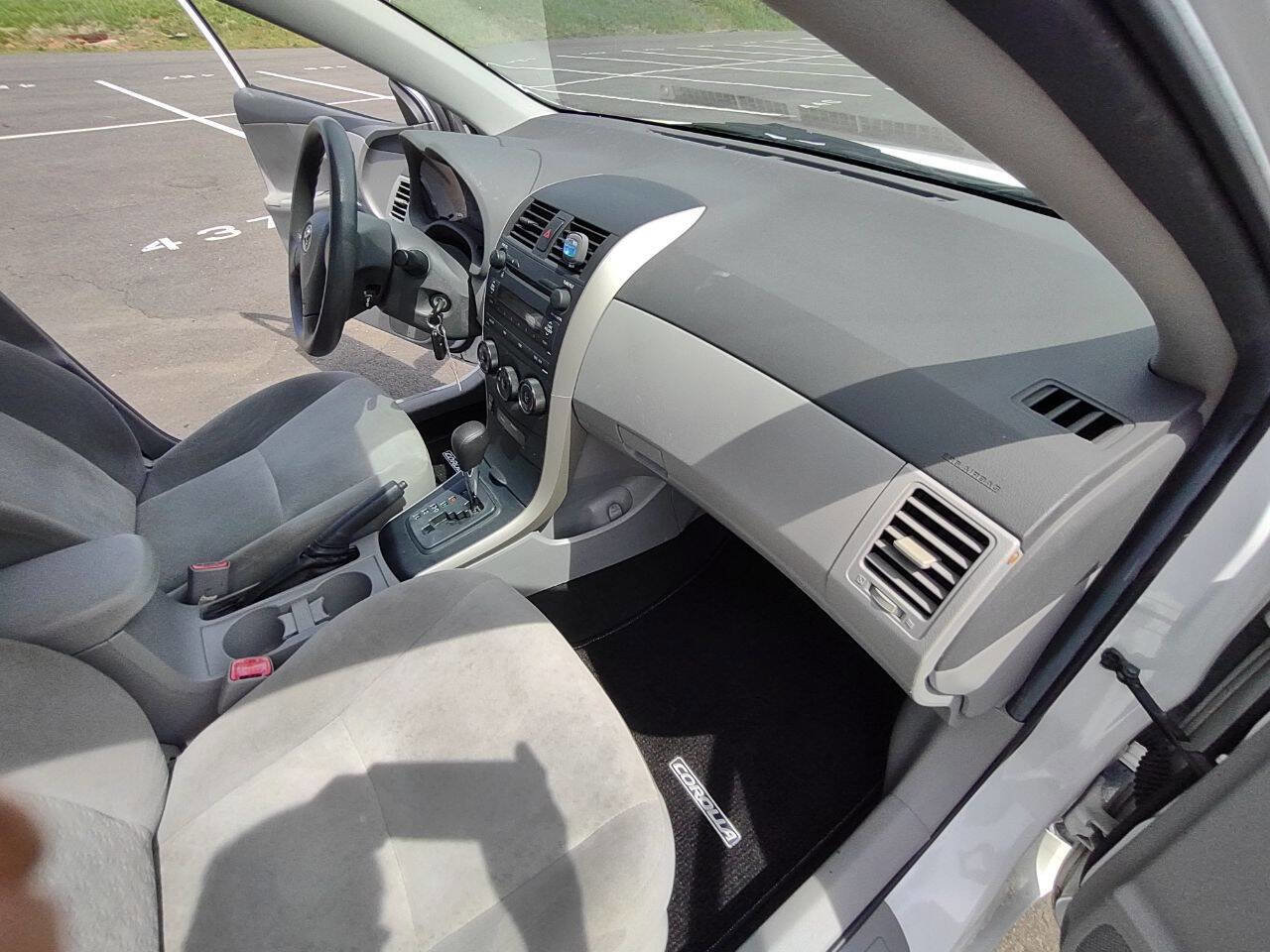 Used 2009 Toyota Corolla LE FWD image 18