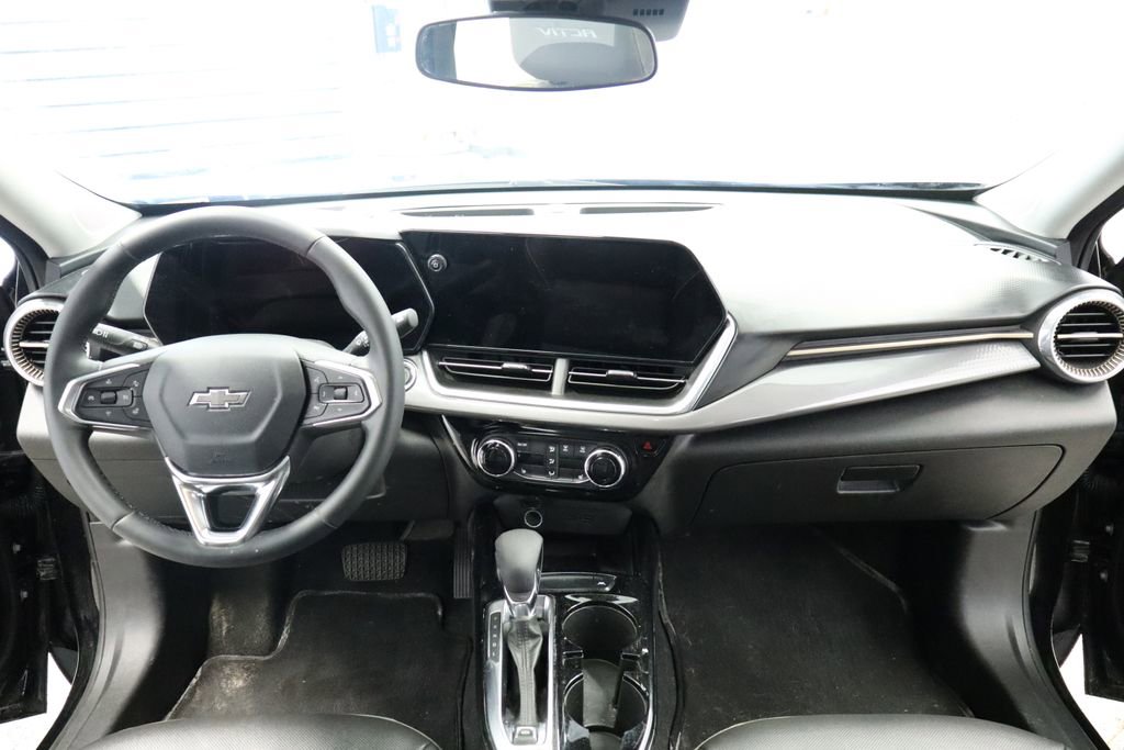 Used 2024 Chevrolet Trax ACTIV w/ Sunroof Package image 32