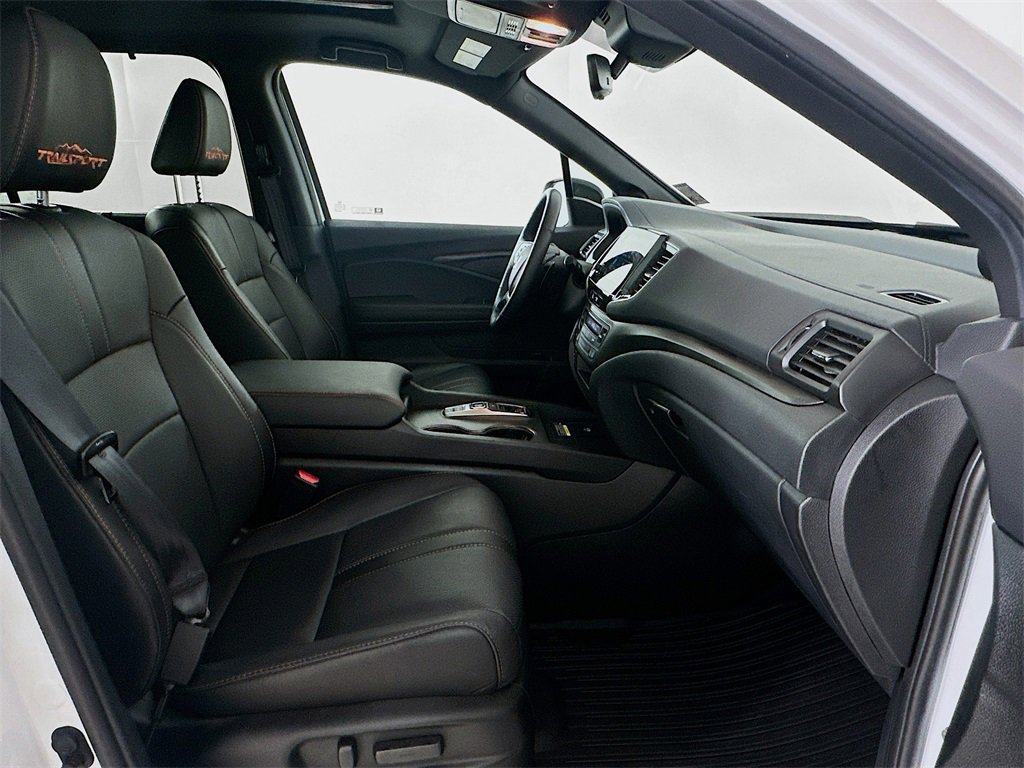 Certified 2025 Honda Passport TrailSport image 9