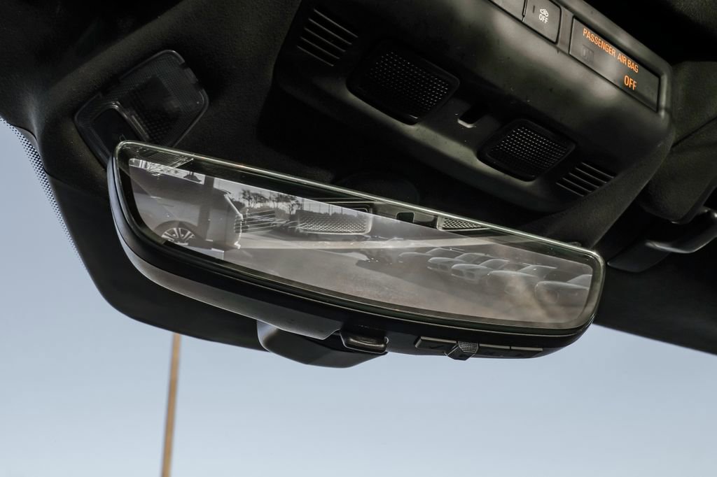 Used 2022 Chevrolet Corvette Stingray Premium Conv w/ Z51 Performance Package image 33