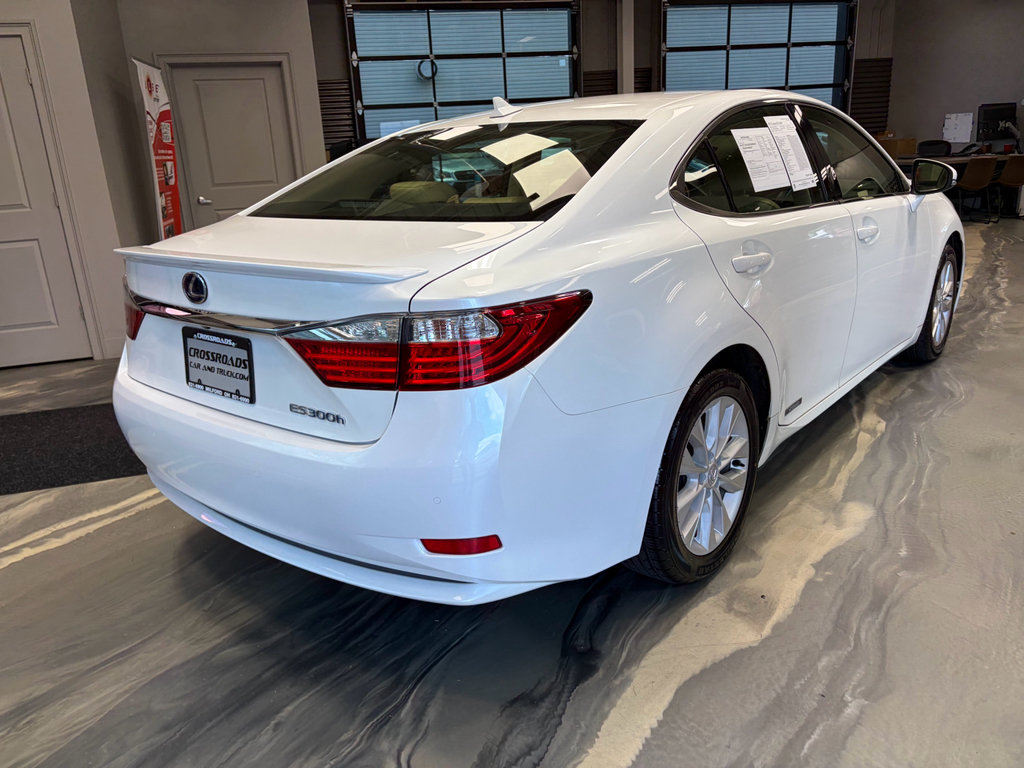 Used 2013 Lexus ES 300h w/ Luxury Pkg FWD image 33