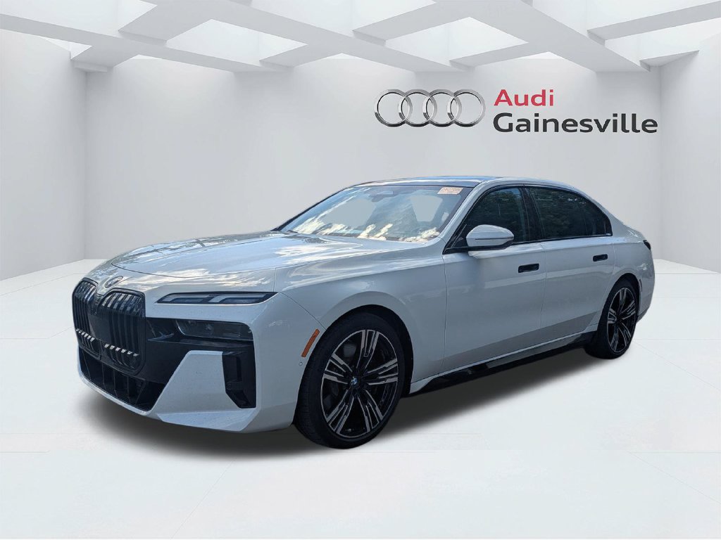 Used 2023 BMW i7 xDrive60 w/ Parking Assistance Package AWD/4WD image 10