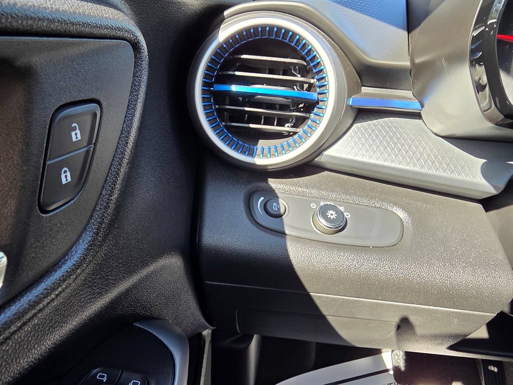 Used 2026 Chevrolet Trax LS w/ LS Convenience Package FWD image 32