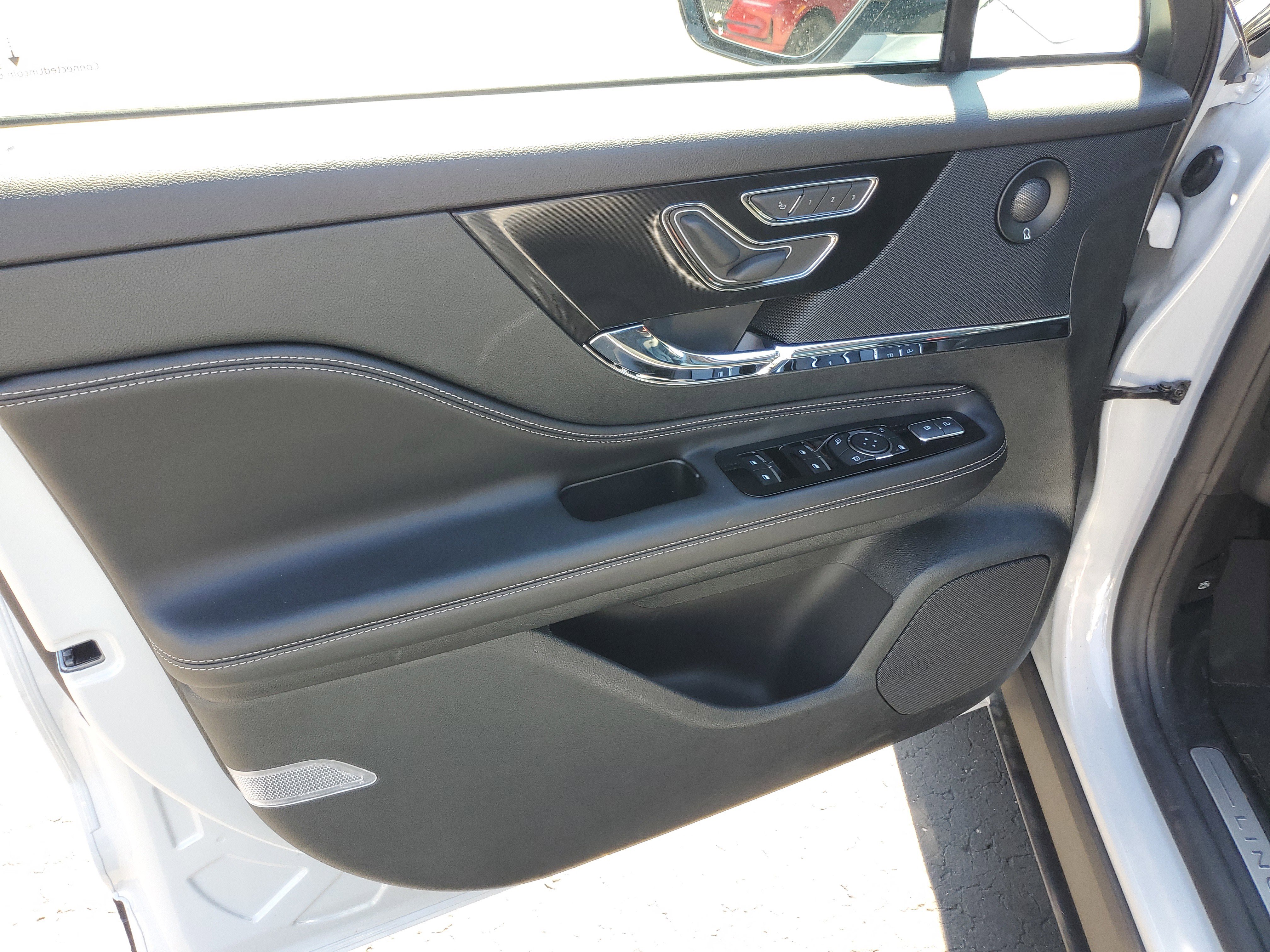 New 2025 Lincoln Corsair Reserve w/ Equipment Group 202A image 8