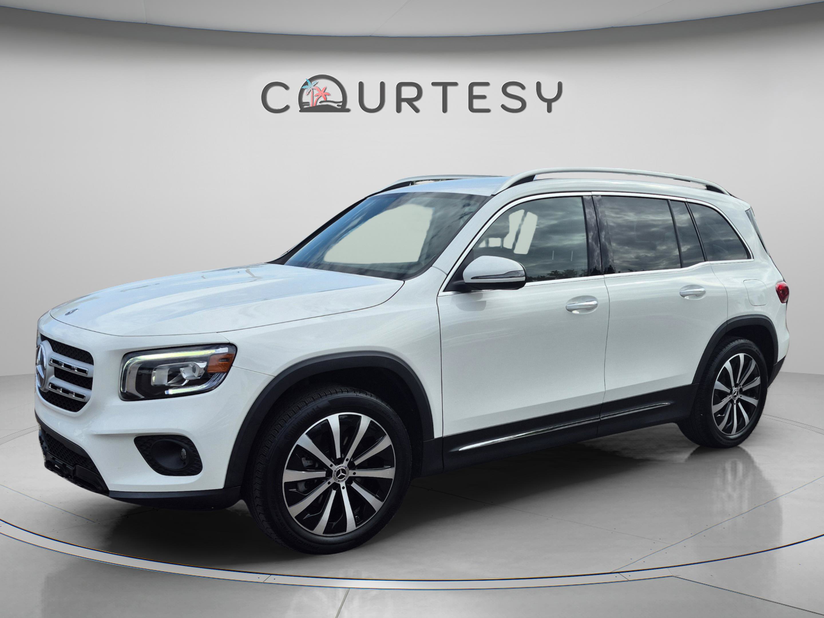 Used 2022 Mercedes-Benz GLB 250 image 1